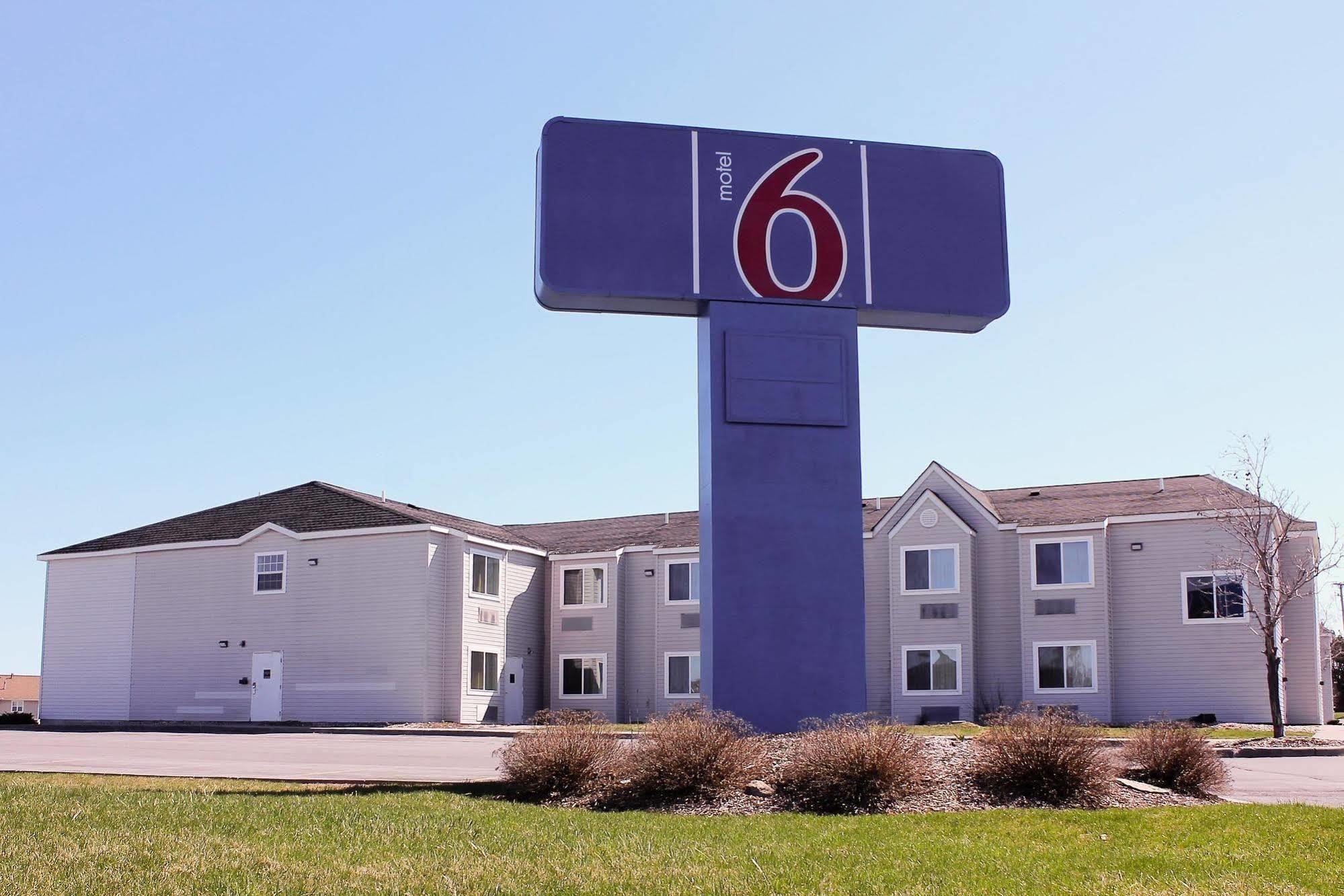 Quality Inn & Suites Watertown Fort Drum Calcium Exterior foto