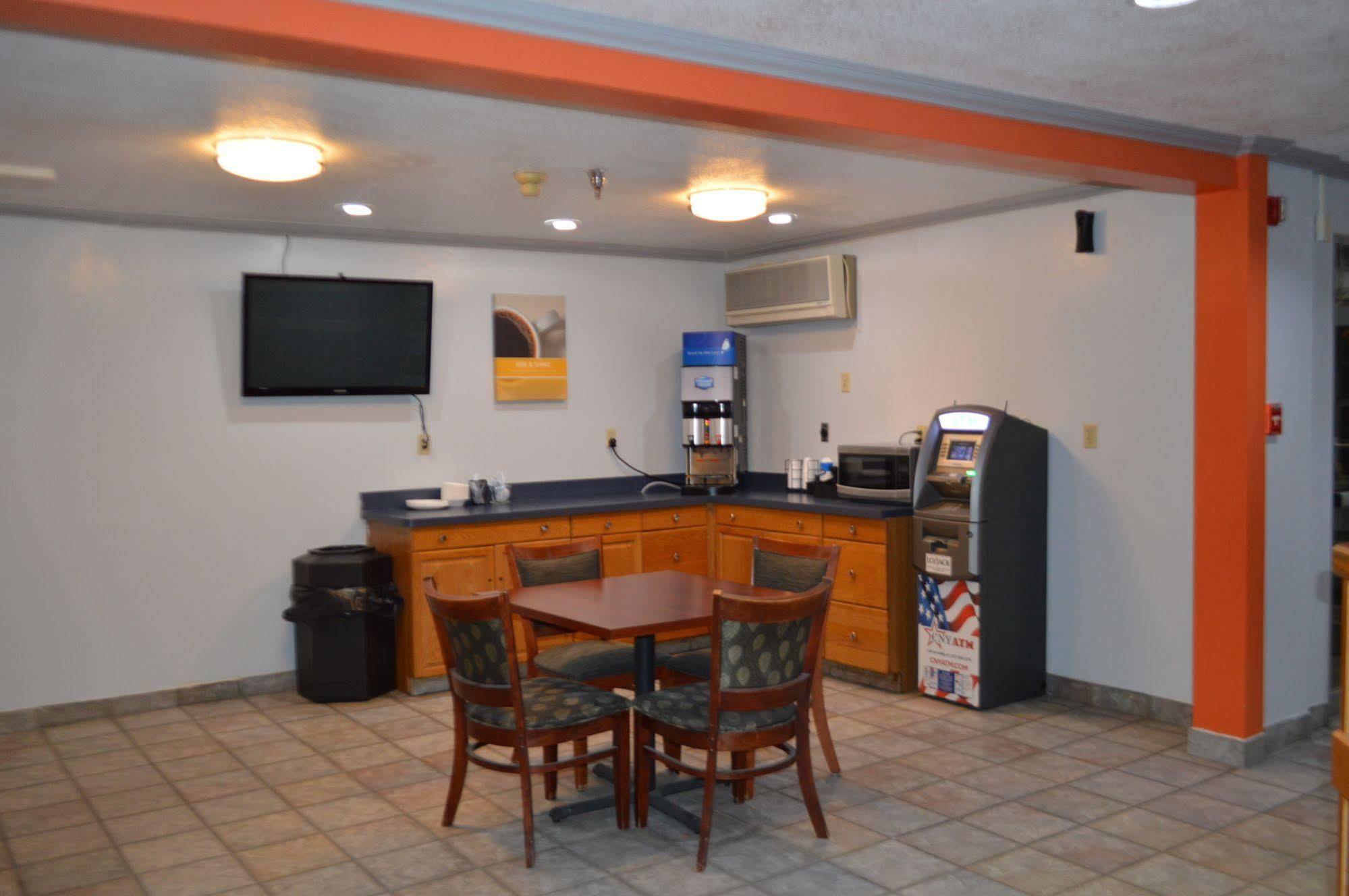 Quality Inn & Suites Watertown Fort Drum Calcium Exterior foto