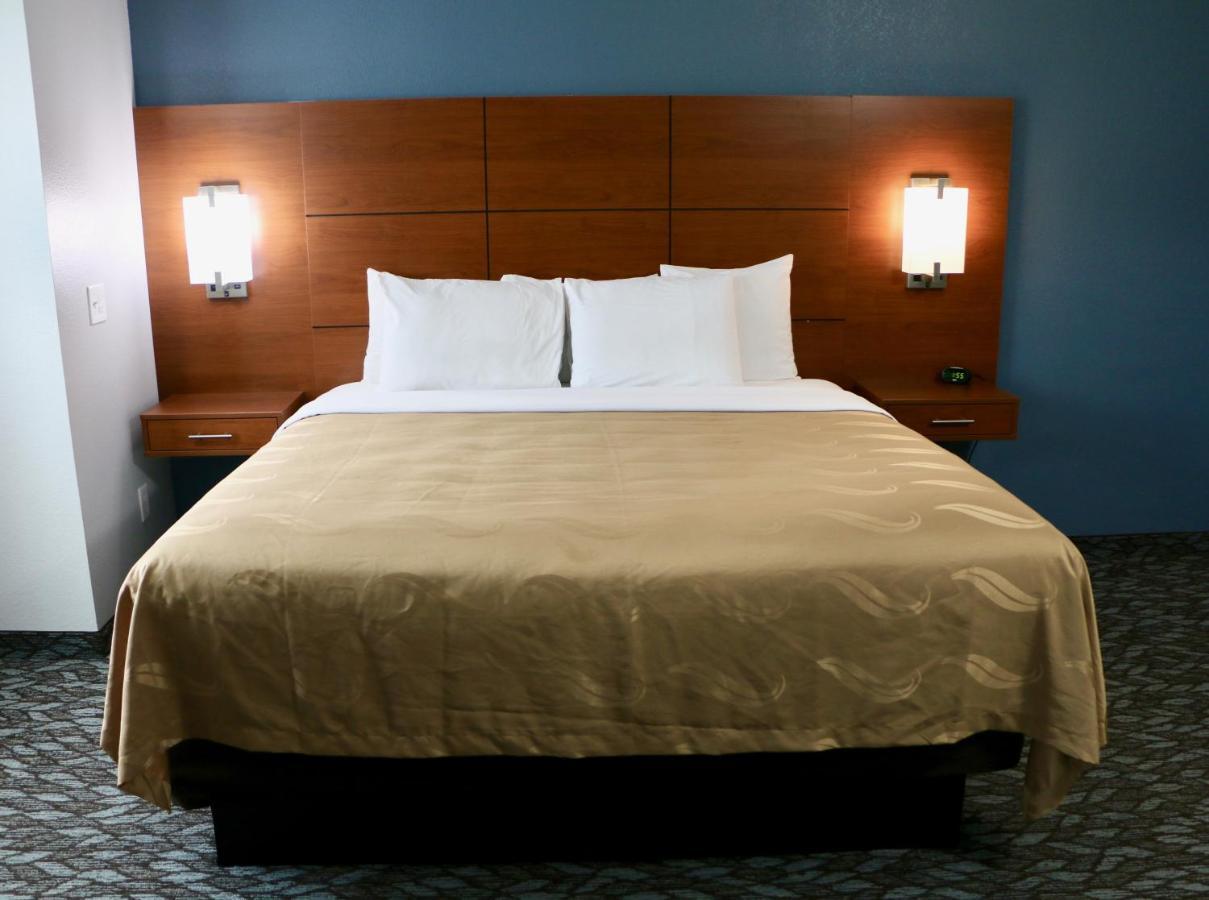 Quality Inn & Suites Watertown Fort Drum Calcium Exterior foto